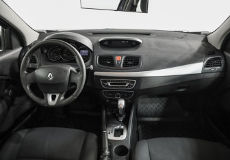 Подержанный автомобиль Renault Fluence 2010 года (10 фото)
