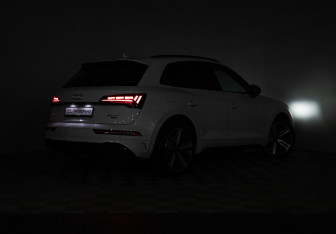 Подержанный автомобиль Audi Q5 2021 года (28 фото)