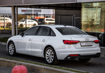 Подержанный автомобиль Audi A4 Sedan 2020 года (7 фото)