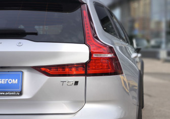 Подержанный автомобиль Volvo V60 Cross Country 2019 года (12 фото)