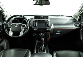 Подержанный автомобиль Toyota Land Cruiser Prado 2015 года (13 фото)