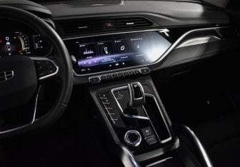 Подержанный автомобиль Geely Atlas Pro 2022 года (17 фото)