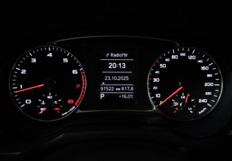 Подержанный автомобиль Audi A1 2016 года (12 фото)