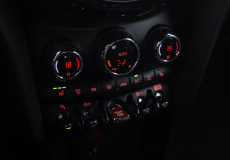 Подержанный автомобиль MINI Hatch 2020 года (17 фото)