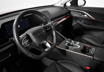 Подержанный автомобиль Omoda C5 2024 года (9 фото)