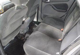 Подержанный автомобиль Ford Focus Sedan 2008 года (11 фото)