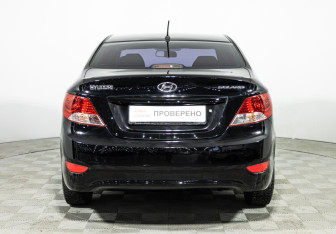 Подержанный автомобиль Hyundai Solaris Sedan 2012 года (6 фото)
