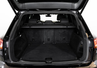 Подержанный автомобиль Volkswagen Touareg 2019 года (38 фото)