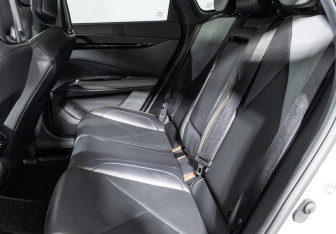 Подержанный автомобиль Changan UNI-V 2023 года (10 фото)