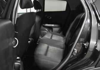Подержанный автомобиль Nissan Juke 2014 года (11 фото)