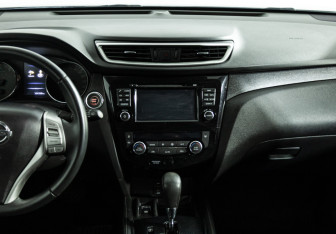 Подержанный автомобиль Nissan X-Trail 2018 года (14 фото)