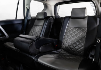 Подержанный автомобиль Toyota Land Cruiser Prado 2013 года (25 фото)