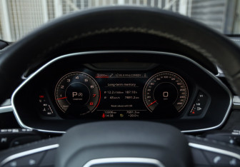Подержанный автомобиль Audi Q3 2025 года (14 фото)