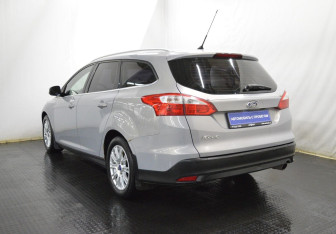 Подержанный автомобиль Ford Focus Wagon 2013 года (7 фото)