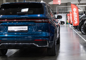 Подержанный автомобиль Geely Monjaro 2024 года (10 фото)