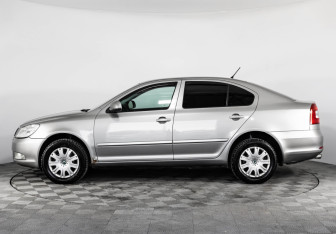 Подержанный автомобиль Skoda Octavia Liftback 2010 года (8 фото)