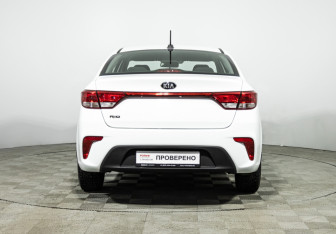 Подержанный автомобиль Kia Rio Sedan 2018 года (6 фото)