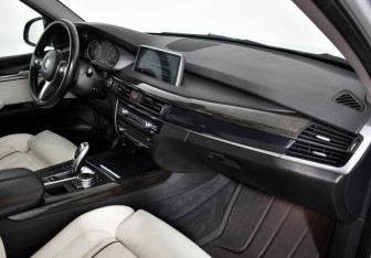 Подержанный автомобиль BMW X5 2015 года (13 фото)