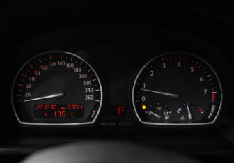 Подержанный автомобиль BMW X3 2009 года (12 фото)