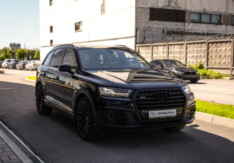 Подержанный автомобиль Audi Q7 2015 года (5 фото)