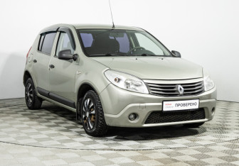 Подержанный автомобиль Renault Sandero 2011 года (3 фото)