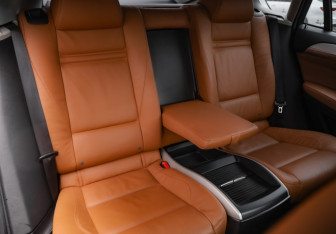 Подержанный автомобиль BMW X6 2013 года (26 фото)