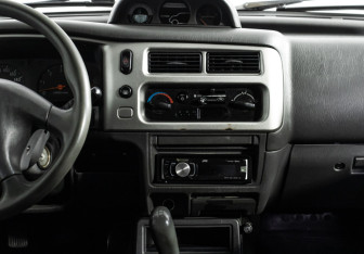 Подержанный автомобиль Mitsubishi L200 2005 года (14 фото)