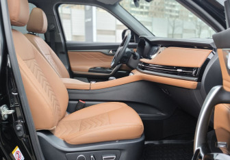 Подержанный автомобиль Changan CS95 2023 года (25 фото)