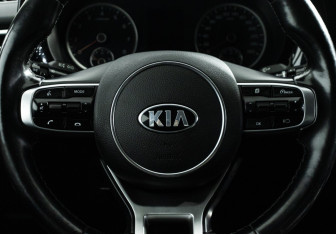 Подержанный автомобиль Kia K5 2021 года (21 фото)