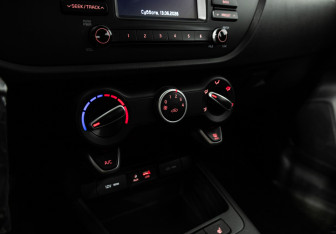 Подержанный автомобиль Kia Rio Hatchback 2020 года (15 фото)