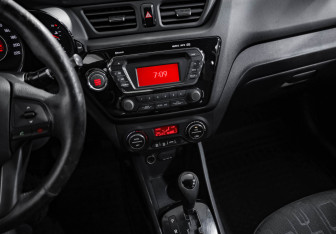 Подержанный автомобиль Kia Rio Sedan 2013 года (14 фото)