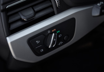 Подержанный автомобиль Audi A4 Sedan 2020 года (22 фото)