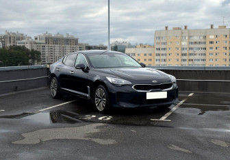 Подержанный автомобиль Kia Stinger 2018 года (11 фото)