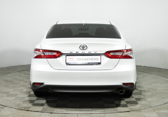 Подержанный автомобиль Toyota Camry Sedan 2022 года (6 фото)