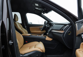 Подержанный автомобиль Volvo XC90 2019 года (28 фото)