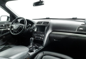 Подержанный автомобиль Ford Explorer 2019 года (9 фото)