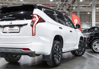 Подержанный автомобиль Mitsubishi Montero Sport 2022 года (11 фото)