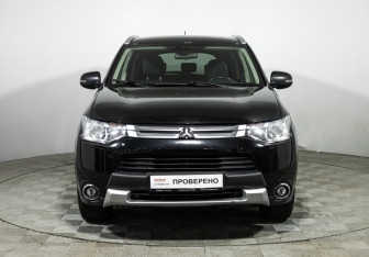 Подержанный автомобиль Mitsubishi Outlander 2014 года (2 фото)