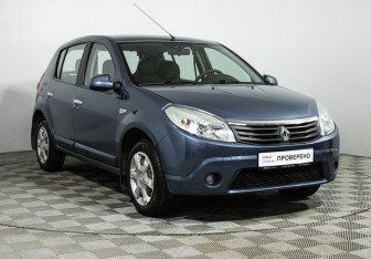 Подержанный автомобиль Renault Sandero 2013 года (3 фото)
