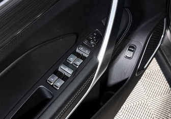 Подержанный автомобиль Geely Atlas Pro 2023 года (10 фото)