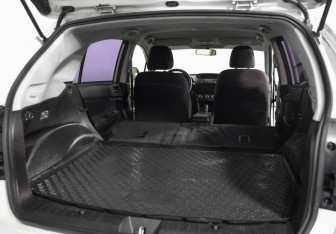 Подержанный автомобиль Subaru XV 2013 года (25 фото)
