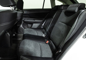 Подержанный автомобиль Subaru XV 2012 года (10 фото)