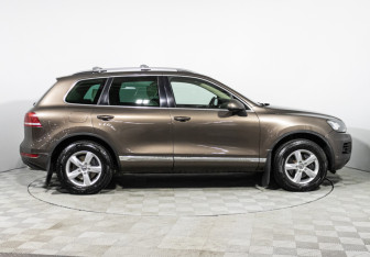 Подержанный автомобиль Volkswagen Touareg 2012 года (4 фото)
