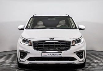 Подержанный автомобиль Kia Carnival 2018 года (2 фото)
