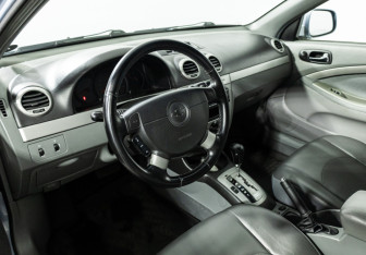 Подержанный автомобиль Chevrolet Lacetti Hatchback 2011 года (11 фото)