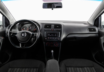 Подержанный автомобиль Volkswagen Polo Sedan 2016 года (10 фото)