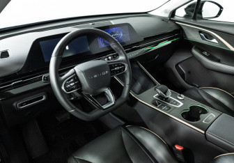 Подержанный автомобиль Omoda C5 2023 года (11 фото)