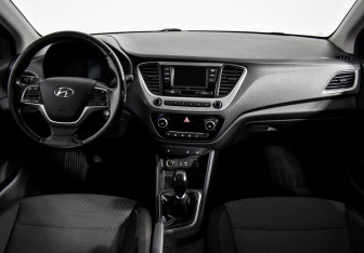 Подержанный автомобиль Hyundai Solaris Sedan 2018 года (13 фото)