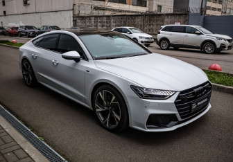 Подержанный автомобиль Audi A7 2022 года (3 фото)
