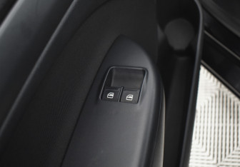 Подержанный автомобиль Skoda Octavia Liftback 2012 года (17 фото)